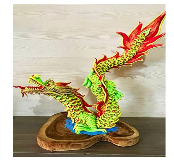 Miniatur Naga dari Lilin